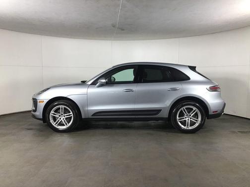 Dolomite Silver Metallic 2025 Porsche Macan