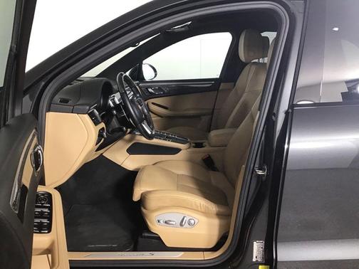 Volcano Grey Metallic 2017 Porsche Macan S