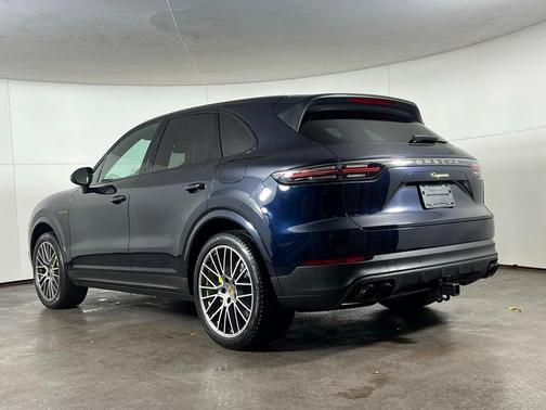 2022 Porsche Cayenne Platinum Edition