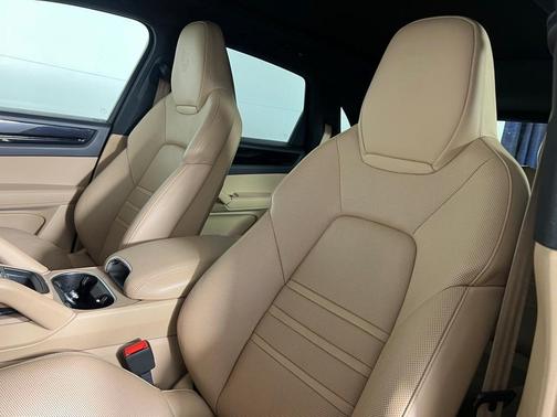2022 Porsche Cayenne Platinum Edition