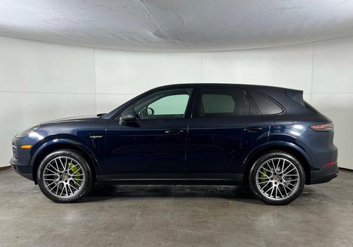 2022 Porsche Cayenne Platinum Edition