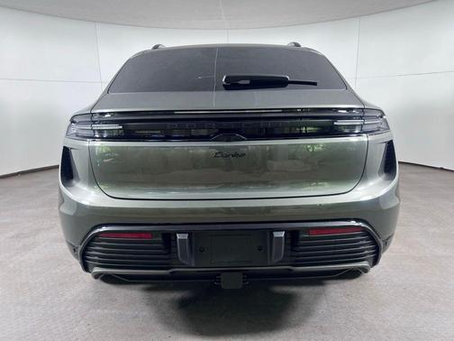 Aventurine Green Metallic 2026 Porsche Macan Turbo