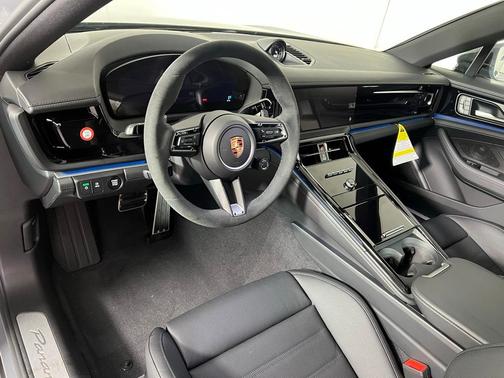 2026 Porsche Panamera 4