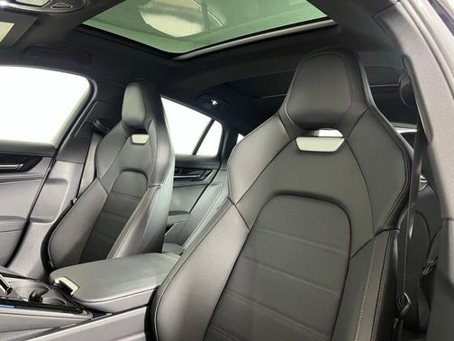 2026 Porsche Panamera 4