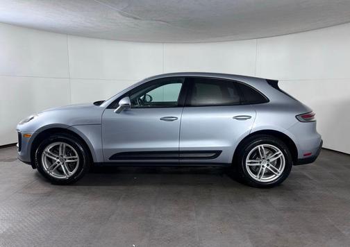Dolomite Silver Metallic 2025 Porsche Macan