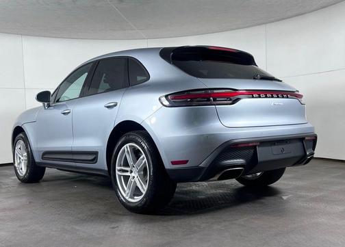 Dolomite Silver Metallic 2025 Porsche Macan