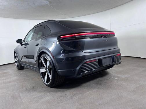 Volcano Grey Metallic 2026 Porsche Macan 4