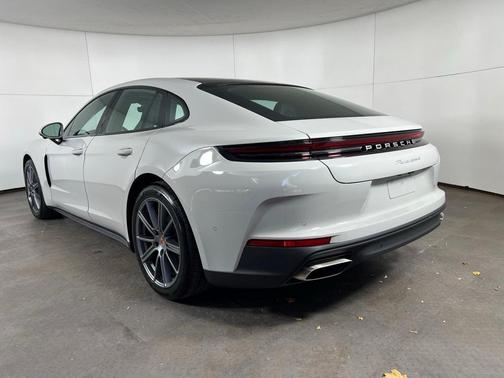 2026 Porsche Panamera 4
