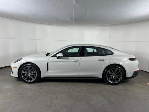 2026 Porsche Panamera 4