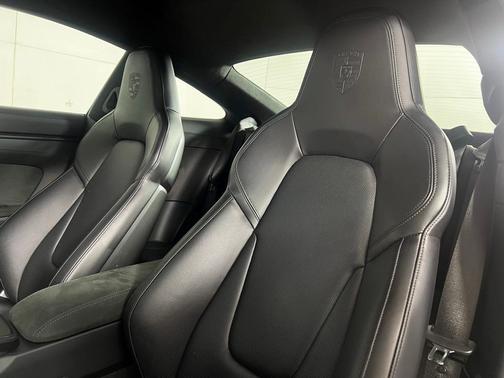 2023 Porsche 911 Carrera GTS