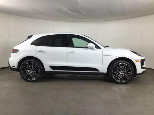 Carrara White Metallic 2026 Porsche Macan