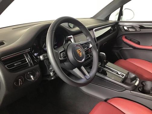 Carrara White Metallic 2026 Porsche Macan