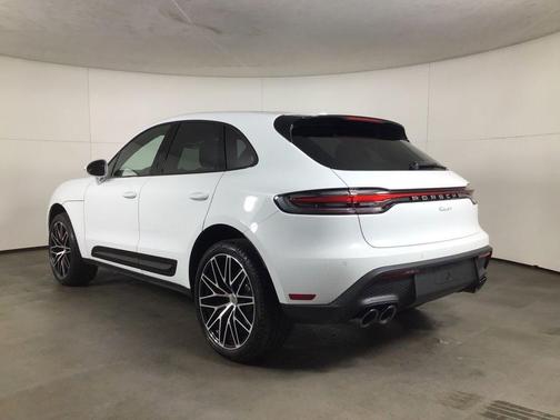 Carrara White Metallic 2026 Porsche Macan