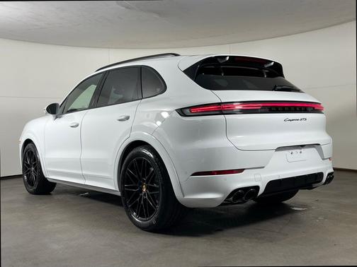 2026 Porsche Cayenne GTS