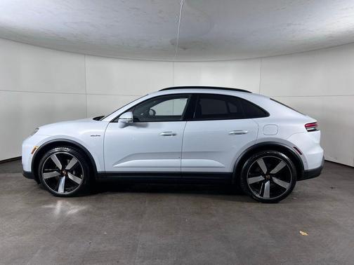 2026 Porsche Macan 4