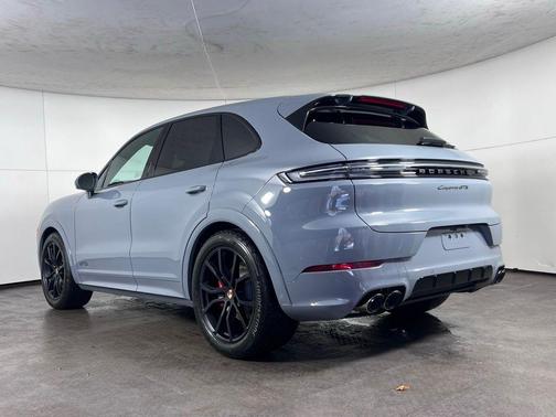 2026 Porsche Cayenne GTS