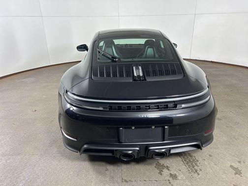 2025 Porsche 911 Carrera 4 GTS