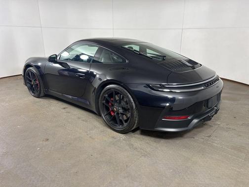 2025 Porsche 911 Carrera 4 GTS