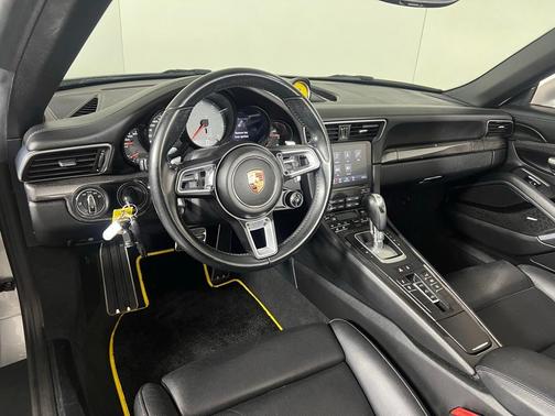 2017 Porsche 911 Carrera 4S