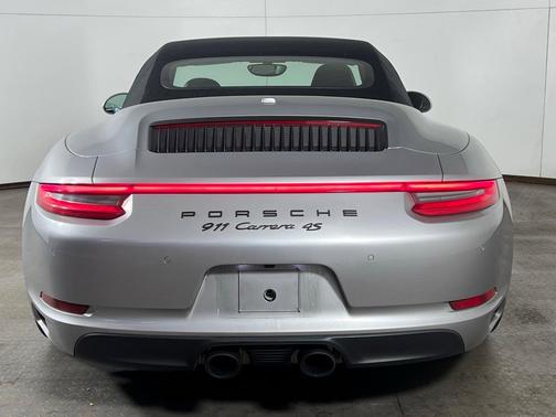 2017 Porsche 911 Carrera 4S