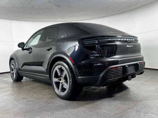2026 Porsche Macan 4