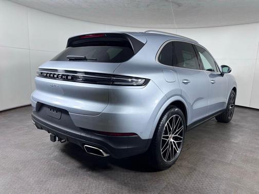 Dolomite Silver Metallic 2026 Porsche Cayenne Base