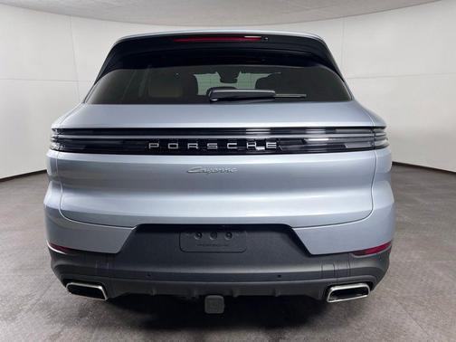 Dolomite Silver Metallic 2026 Porsche Cayenne Base