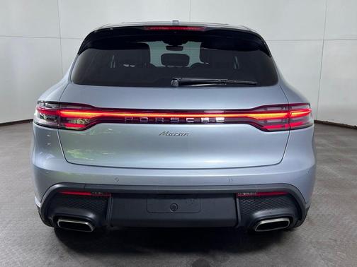 Dolomite Silver Metallic 2026 Porsche Macan Base