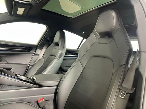 2026 Porsche Panamera 4