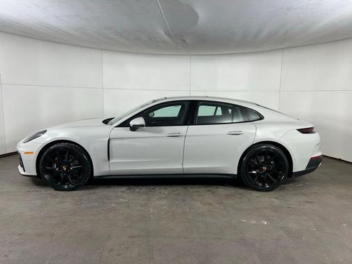 2026 Porsche Panamera 4