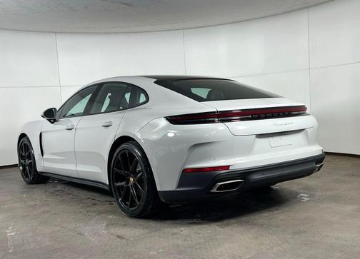 2026 Porsche Panamera 4