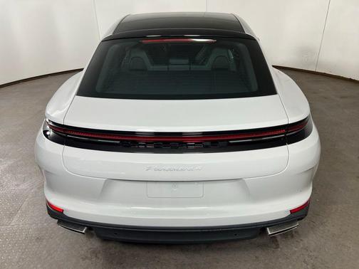 2026 Porsche Panamera 4