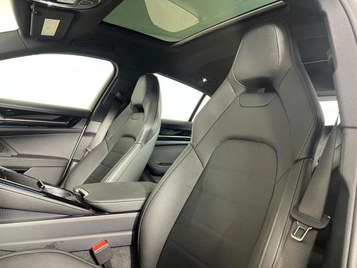 2026 Porsche Panamera 4