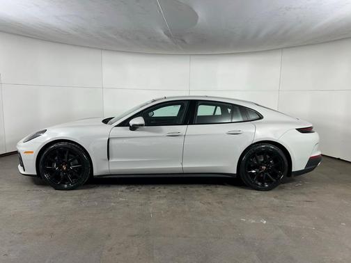 2026 Porsche Panamera 4