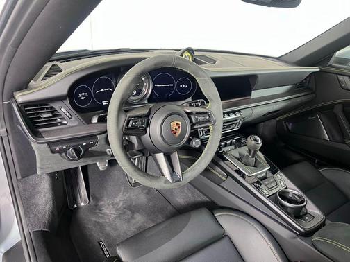 2022 Porsche 911 Carrera 4 GTS
