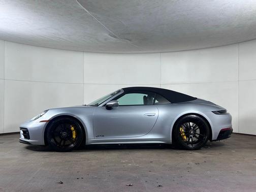 2022 Porsche 911 Carrera 4 GTS
