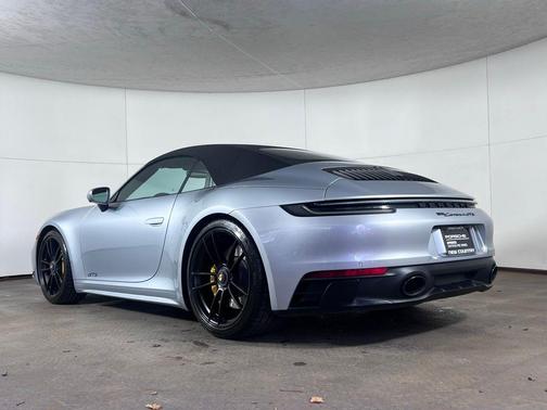 2022 Porsche 911 Carrera 4 GTS