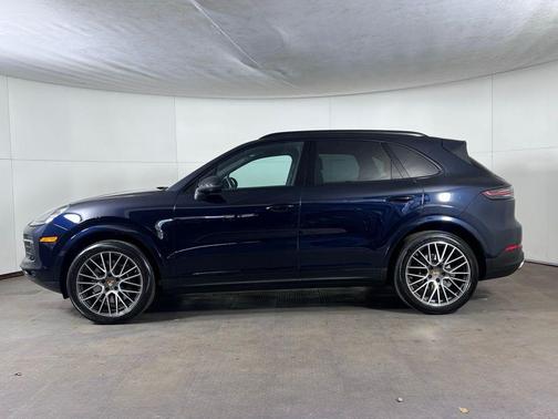 Moonlight Blue Metallic 2023 Porsche Cayenne