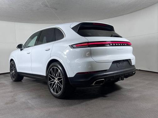 Carrara White Metallic 2024 Porsche Cayenne Base