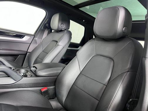Carrara White Metallic 2024 Porsche Cayenne Base