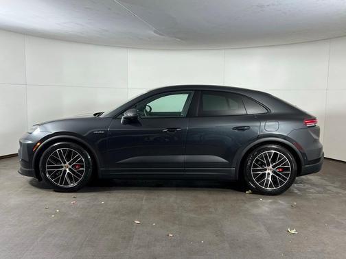 2025 Porsche Macan 4S