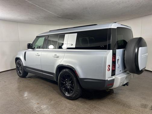 2023 Land Rover Defender SE