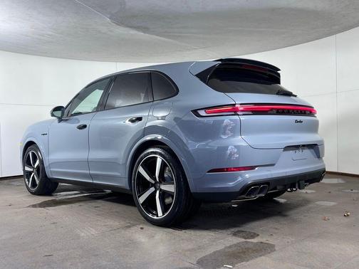 Arctic Grey 2026 Porsche Cayenne Turbo
