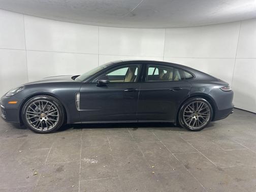 2023 Porsche Panamera 4 Platinum Edition
