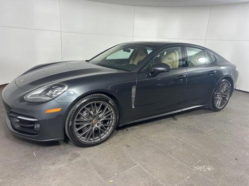 2023 Porsche Panamera 4 Platinum Edition