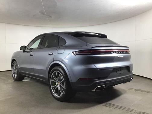Platinum Silver Metallic 2026 Porsche Cayenne Base