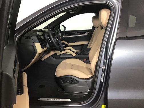Platinum Silver Metallic 2026 Porsche Cayenne Base