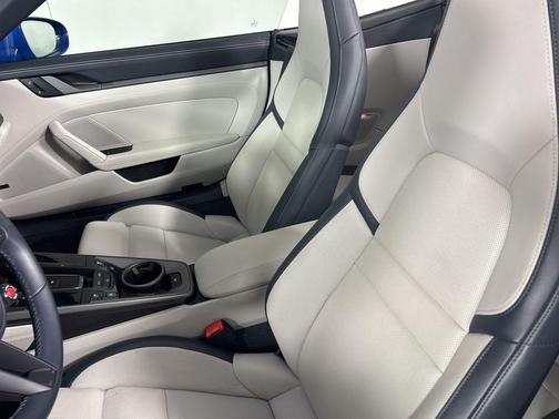 2025 Porsche 911 Carrera