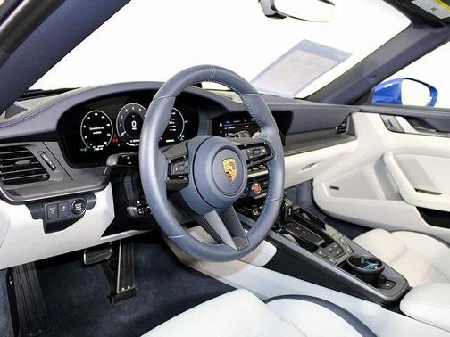 2025 Porsche 911 Carrera