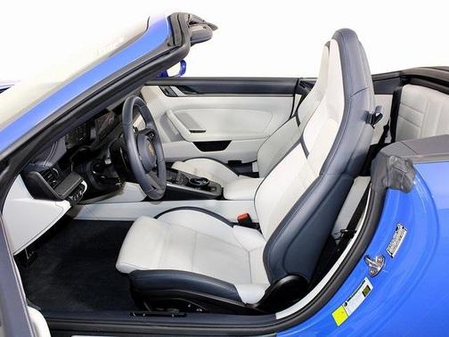 2025 Porsche 911 Carrera